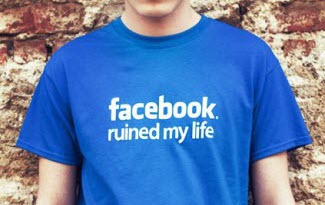 Modré bavlněné tričko s bílým potiskem facebook ruined my life.