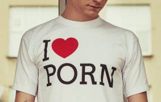 Bílé tričko s textovým potiskem I love porn s červeným srdíčkem. Bílé tričko se srdcem.
