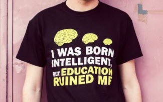 Černé tričko s textovým potiskem I was born intelligent but education ruined me. Třikrát zobrazený žlutý mozek