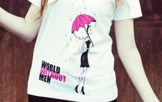 Bílé tričko s textovým potiskem World without men. Žena s růžovým deštníkem procházející se v dešti - potisk trička. 