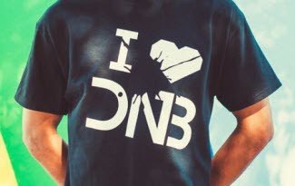 Tmavé tričko s potiskem I love dnb.
